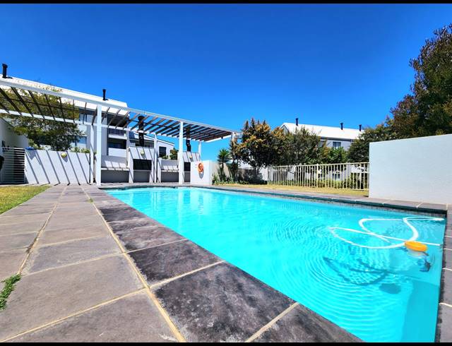 2 BEDROOM APARTMENT FOR SALE IN BURGUNDY ESTATE